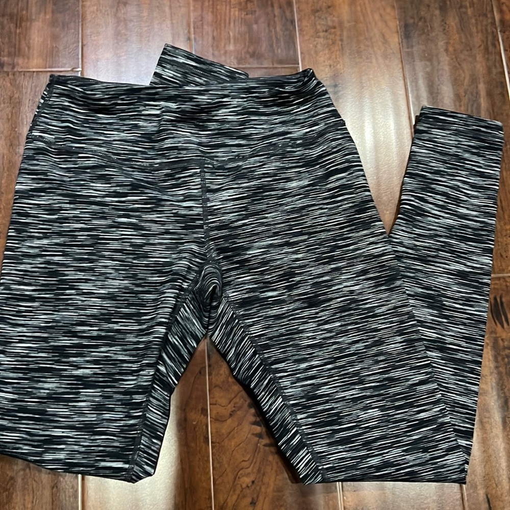 Black and white stripped leggings